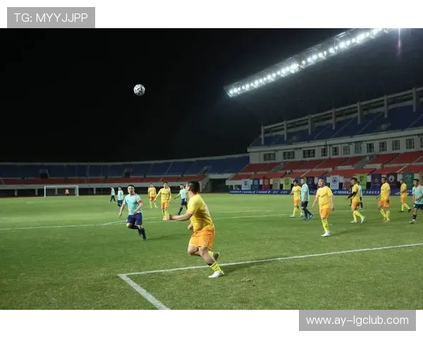 围绕中国足球赛事热度持续攀升深入探讨体育产业发展新趋势前沿洞察